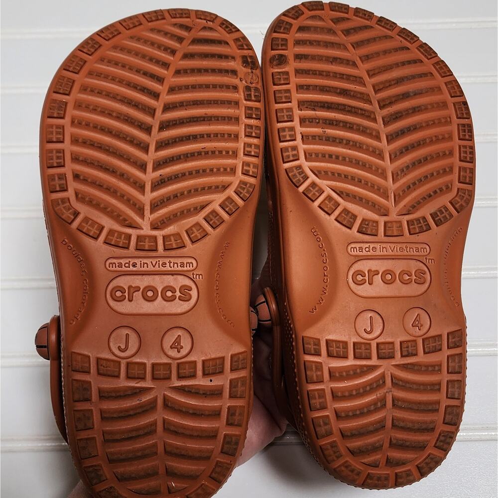 Crocs Classic Kids Sports Basketball Clogs Sandals Size 4 Big Kids Orange Black - Picture 10 of 10